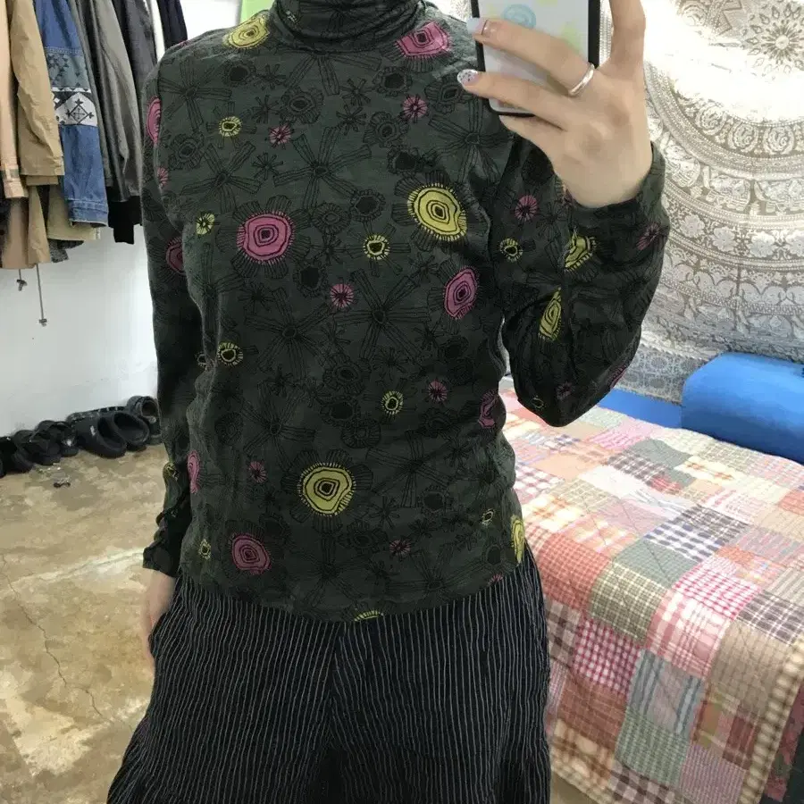 JPN 빈티지 플라워패턴 목폴라 긴팔 티 Z2140