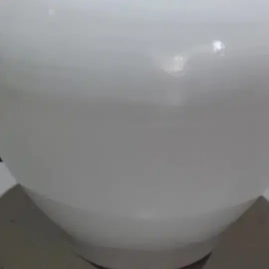 대형 ㅡ 달항아리