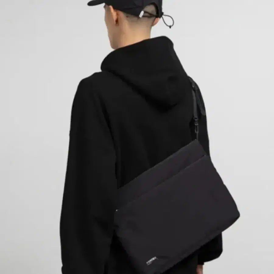그라프페이퍼 퍼택스쉴드  Padded Sacoche_L