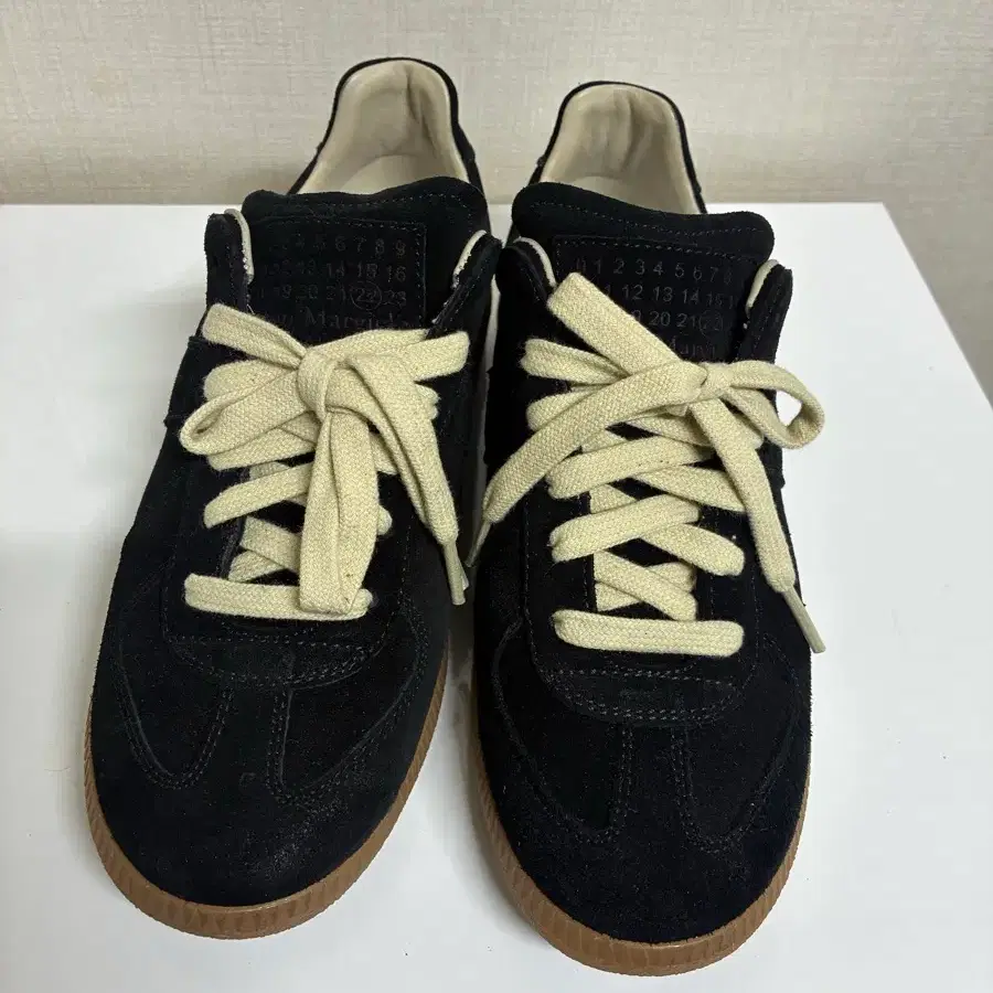 마르지엘라 독일군 스니커즈 블랙 36