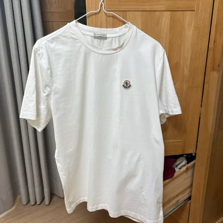 몽클레어 기본 흰색 반팔티