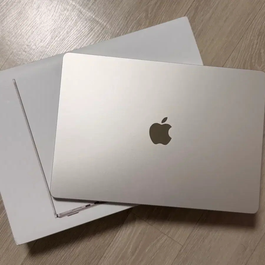 맥북에어 15인치 M4 24GB / 512GB CTO 스타라이트