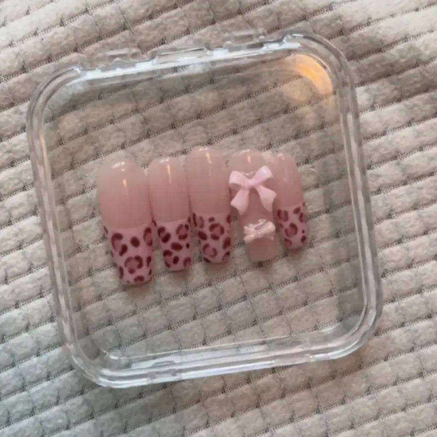 핑크 호피네일