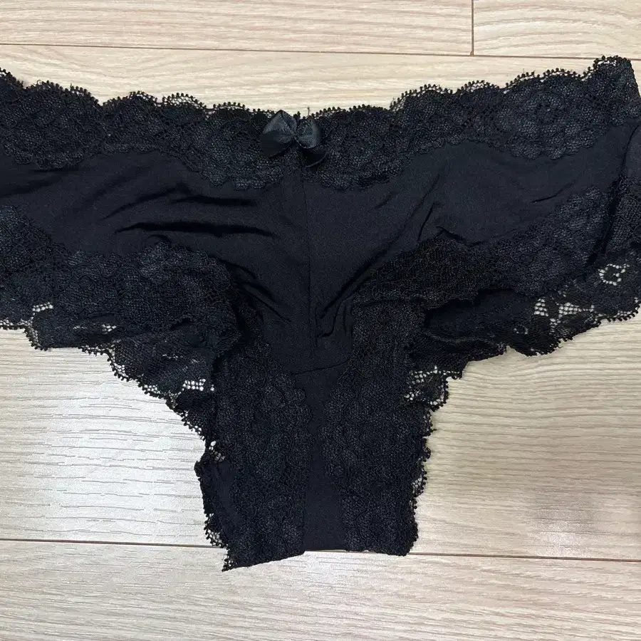 H&M 블랙 레이스 팬티