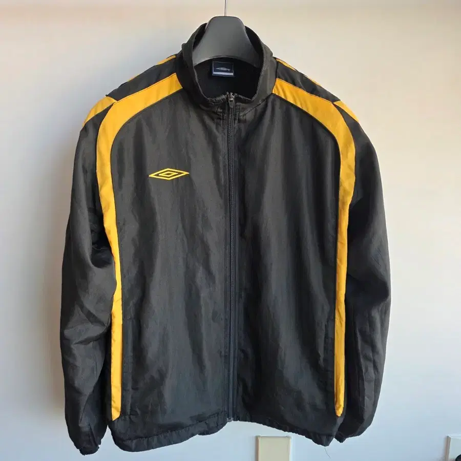 엄브로 umbro 검/노 져지 바람막이 L(100~105)