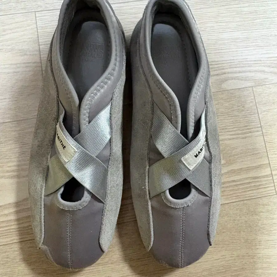 마리떼 프랑소와 발레코어 슈즈 그레이 실버