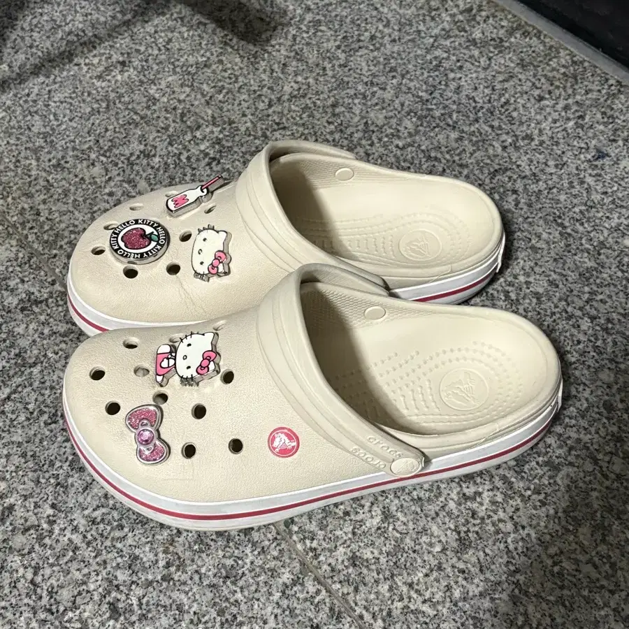 크록스 크록밴드 클로그 (정품지비츠포함)