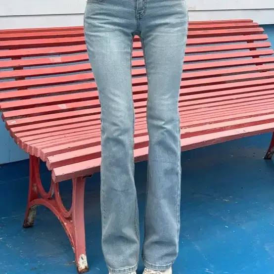 카인다미 골반볼륨업 로우웨스트 연청 부츠컷 청바지
