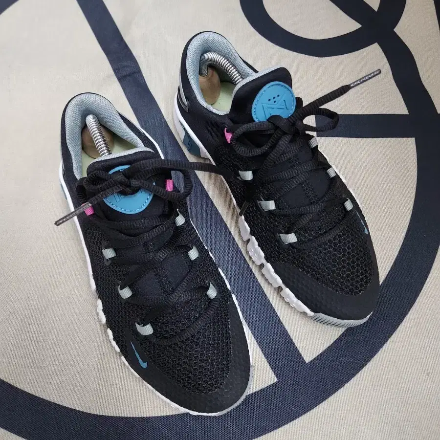 [NIKE 나이키] 230mm 운동화 스니커즈