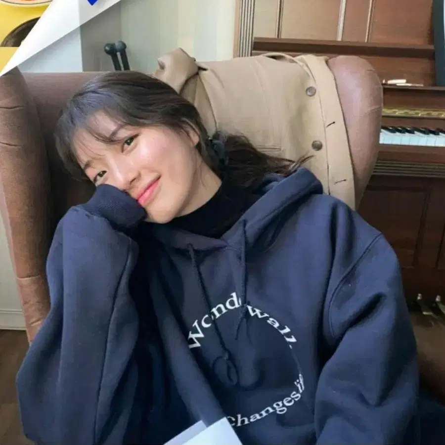[L] woderwall 써클로고 후드티 수지 효민 성화 착용