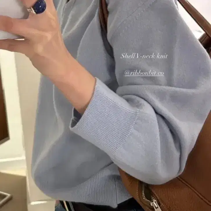 리본빛 shell v-neck knit