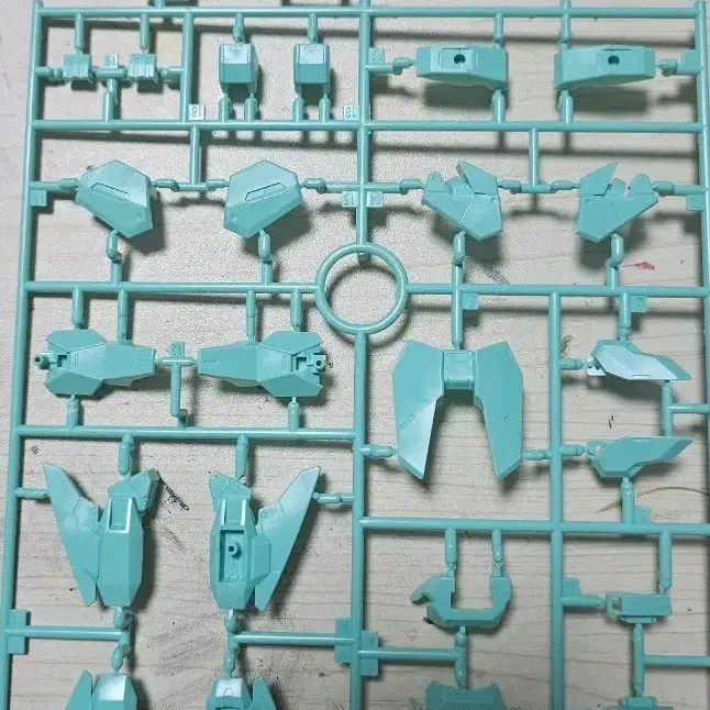 반다이 1/144 HG BD넵테이트 유닛 런너 B 팝니다