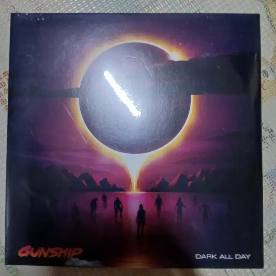 Lp중고 GUNSHIP - DARK ALL DAY 2LP 음반 판매합니다.