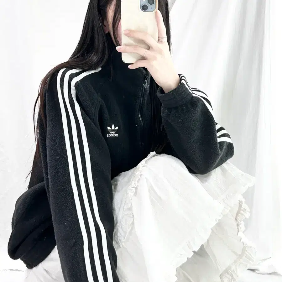 아디다스 자수로고 삼선 블랙 부클 반집업
