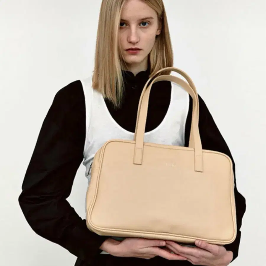 [단종템] 필인더블랭크 Trapezoid Shoulder Bag 버터/오트밀