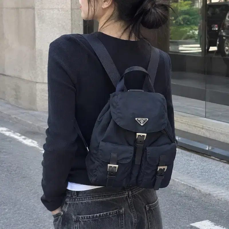정품 프라다 삼각로고 나일론 스몰 백팩 네이비