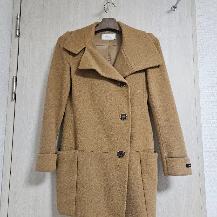 타임 포스트모던 코트 카멜