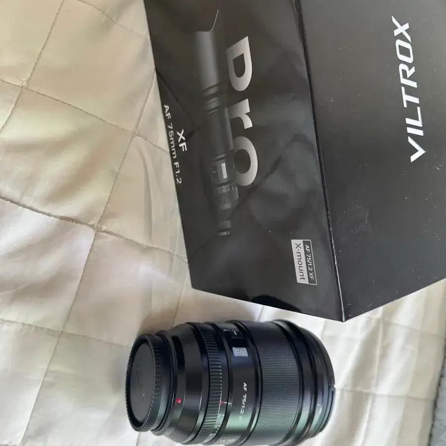 빌트록스 XF AF 75mm F1.2 렌즈