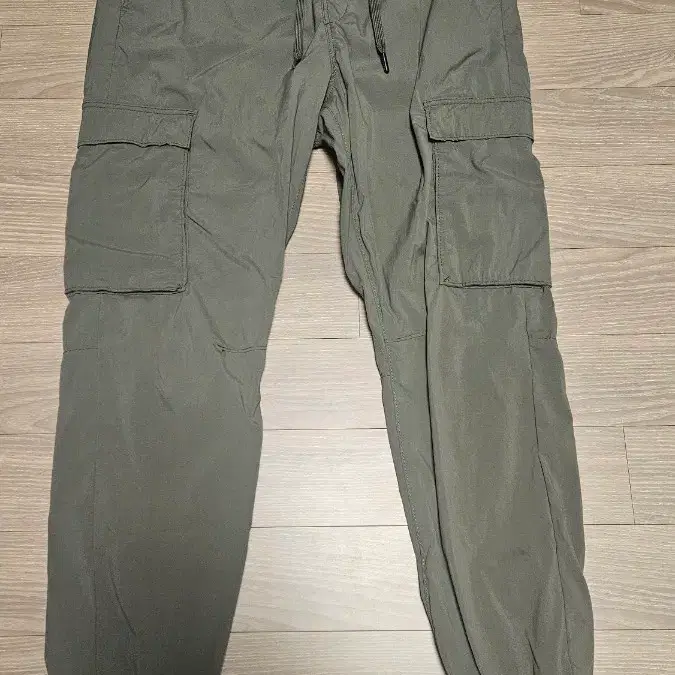 H&M 기능성 우븐 조거팬츠(카키)