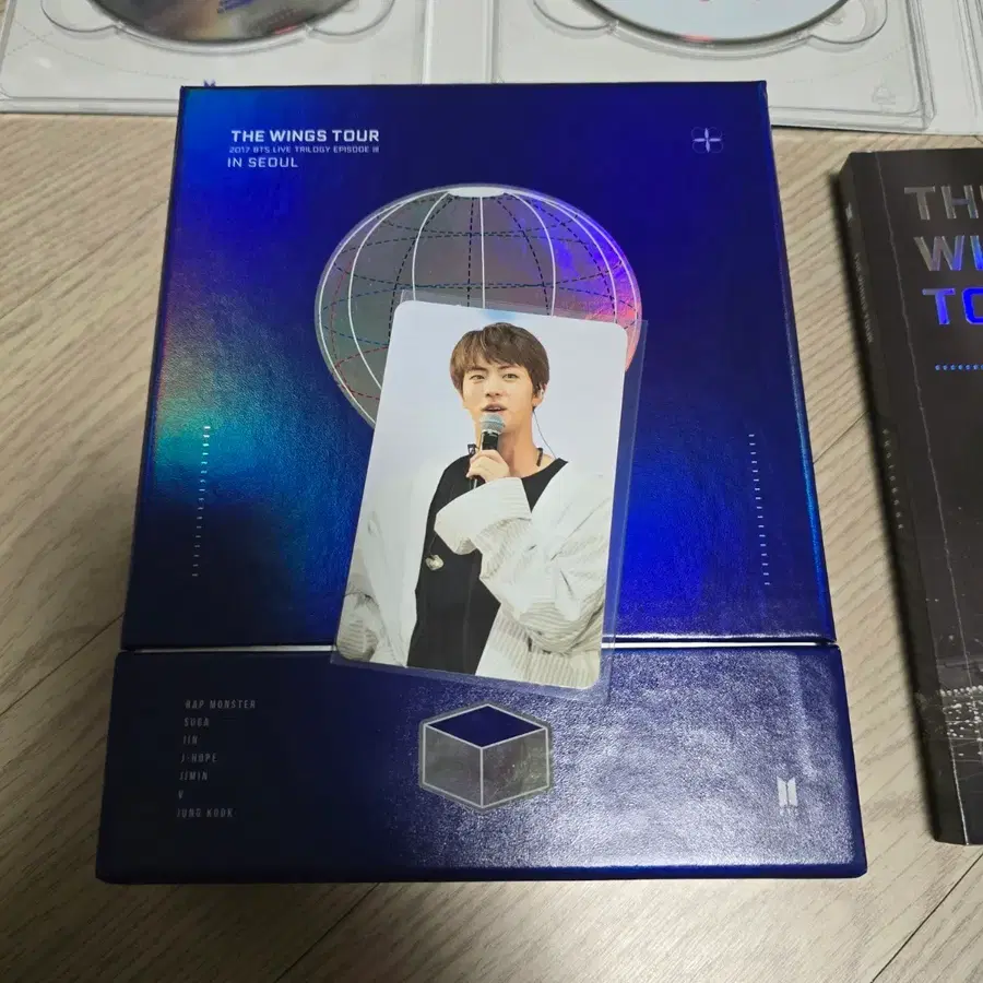 방탄 윙즈투어 콘서트 dvd 석진 포카포함 풀셋양도. bts JIN 윙파콘