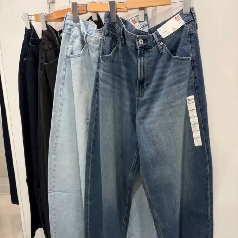 유니클로 베기커브진 블랙 23