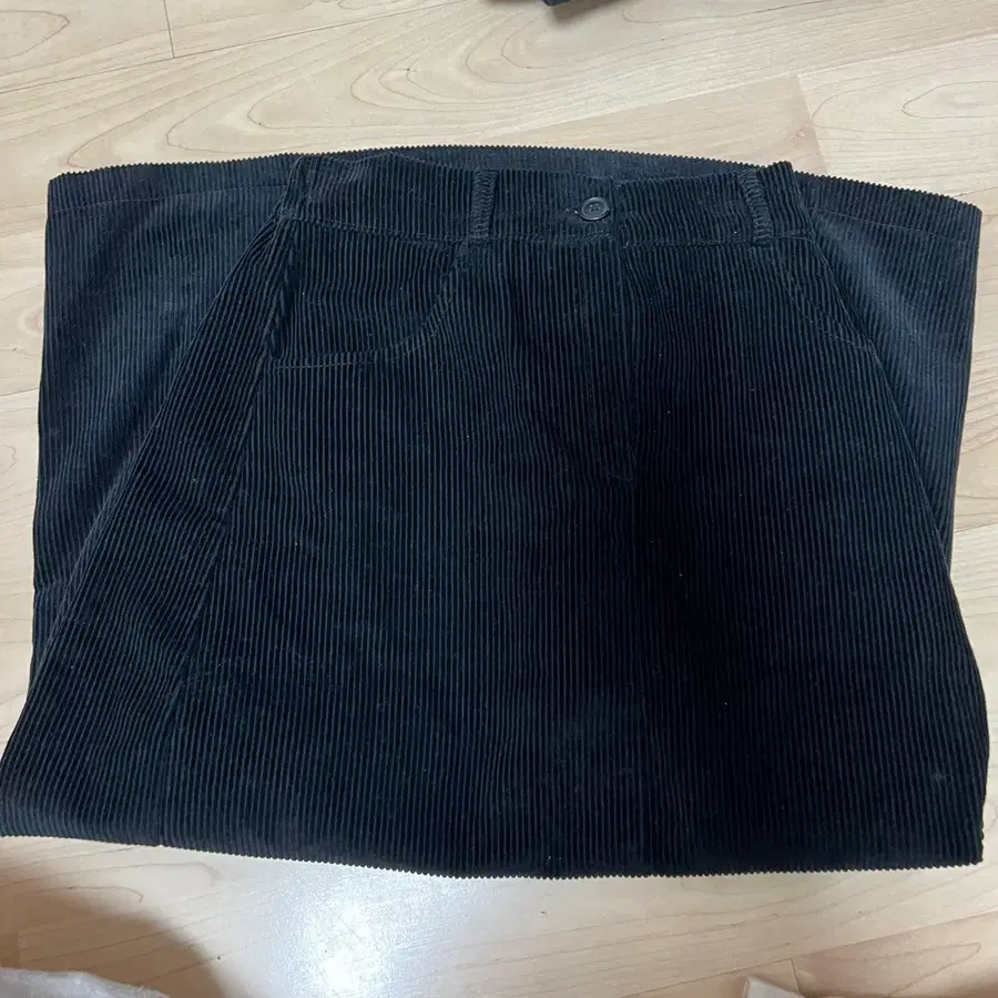 코듀로이 스커트 검정
