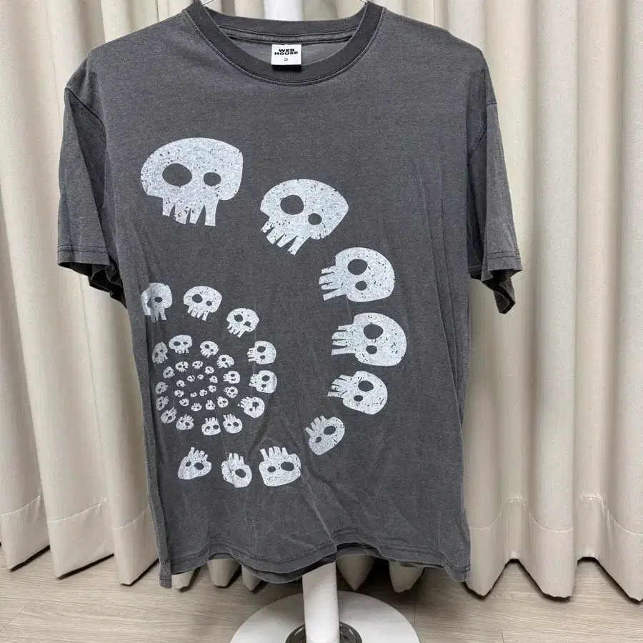 [웹하우스] tornado skull tee 차콜
