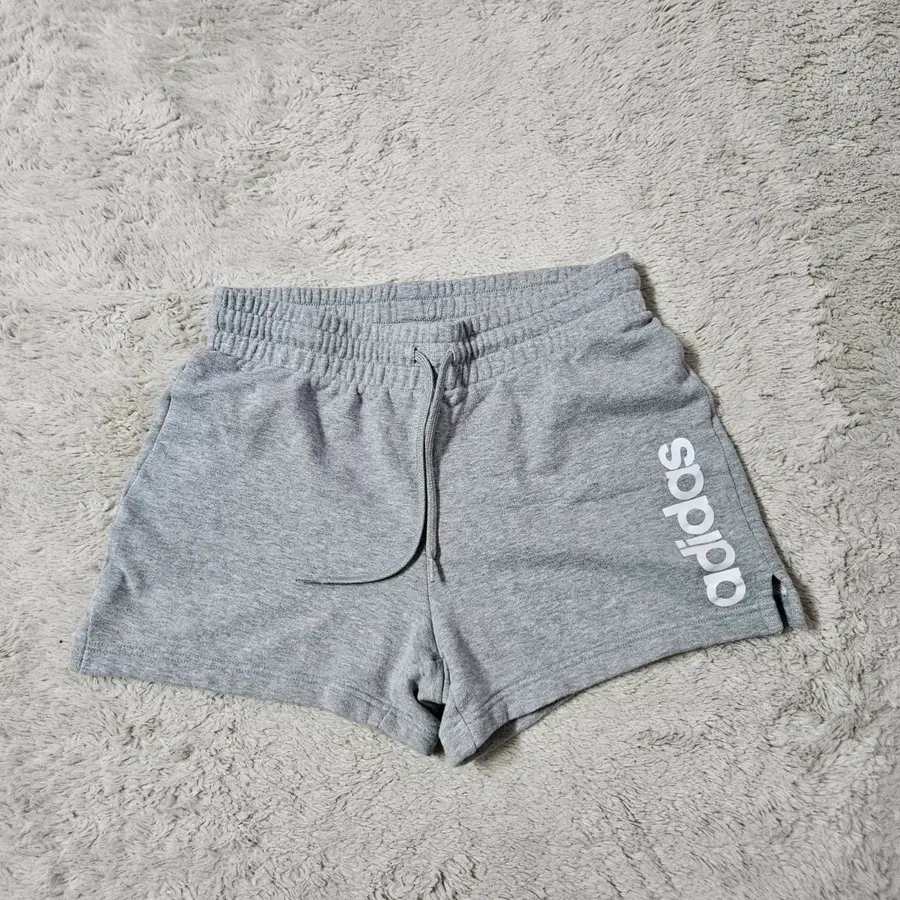 아디다스 반바지 M. (C32