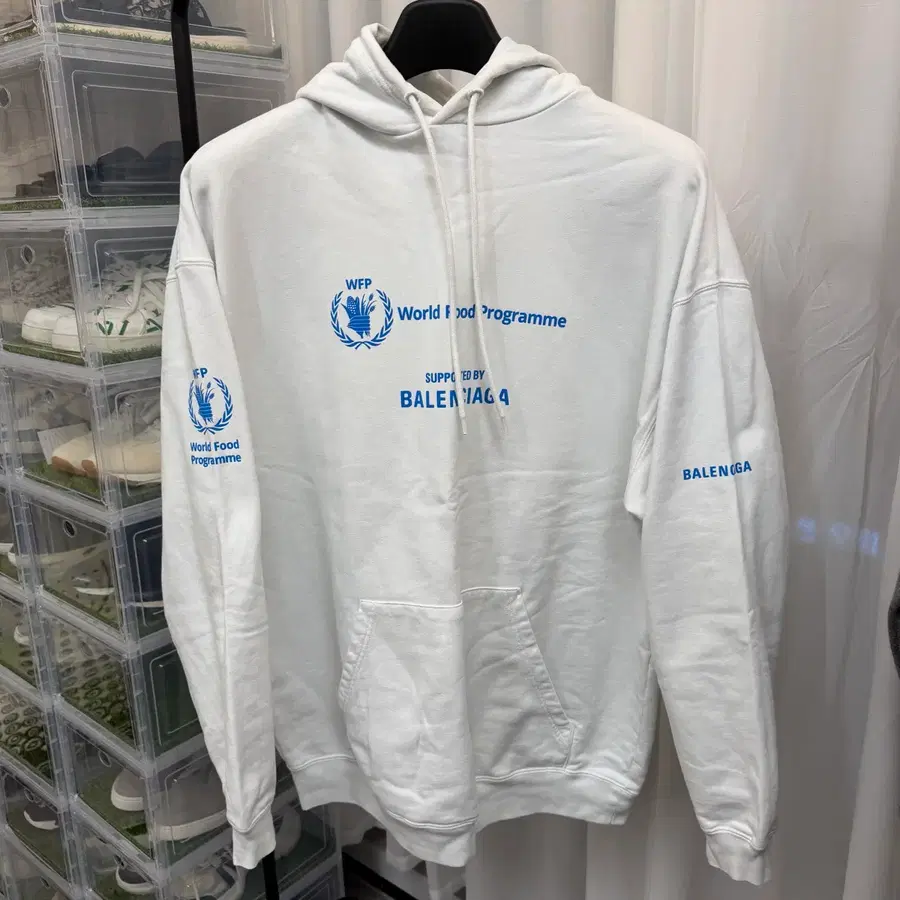 발렌시아가 WFP 콜라보 후드티 화이트
