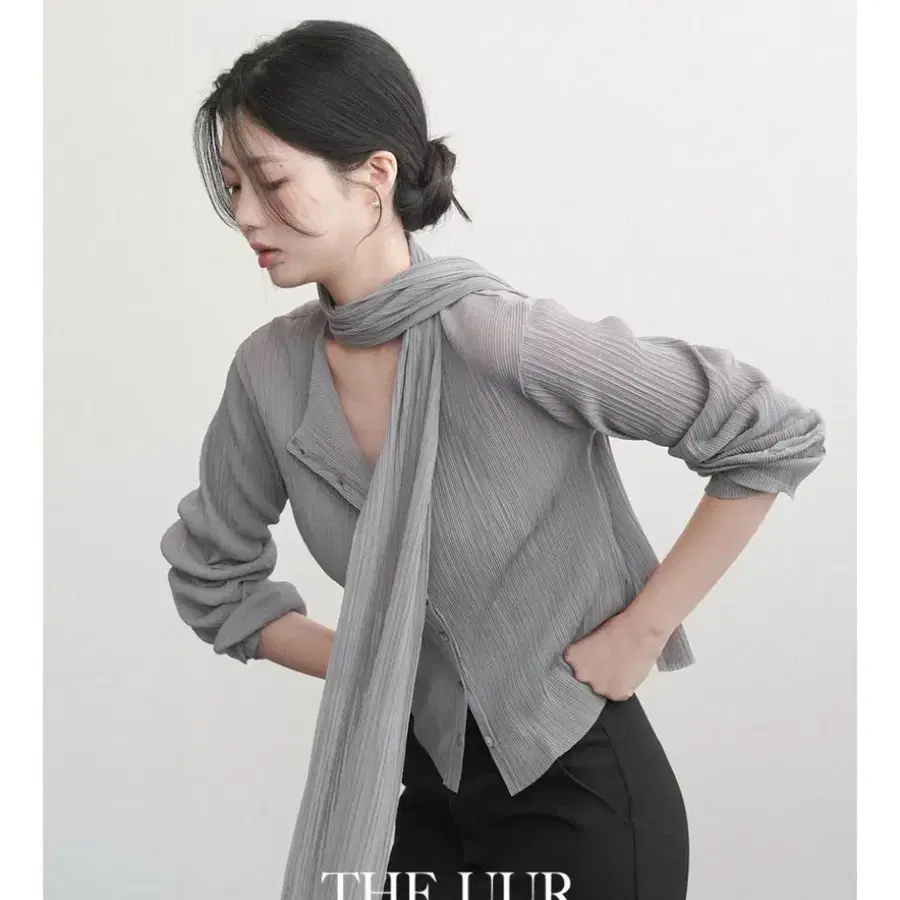 더유유알 폰드 플리츠 스카프 가디건 더스티블루