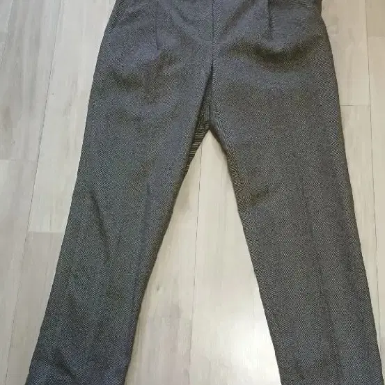 男性衣料品 毎年秋の初冬 パンツ・ズボン