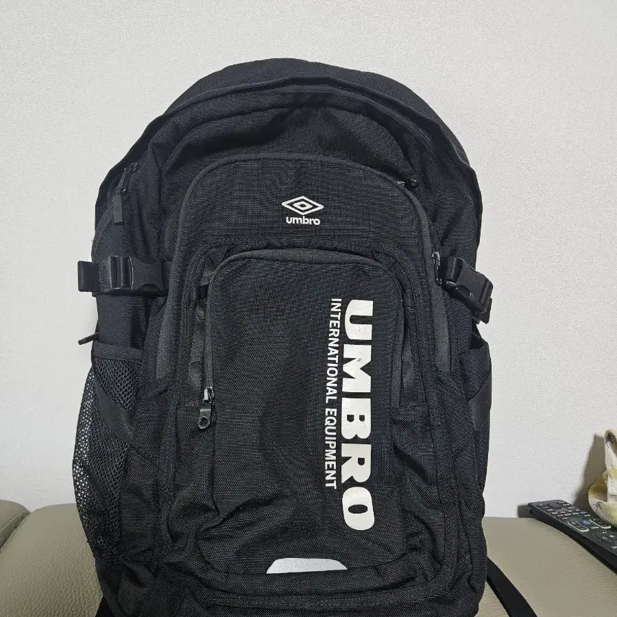 엄브로 백팩 28L
