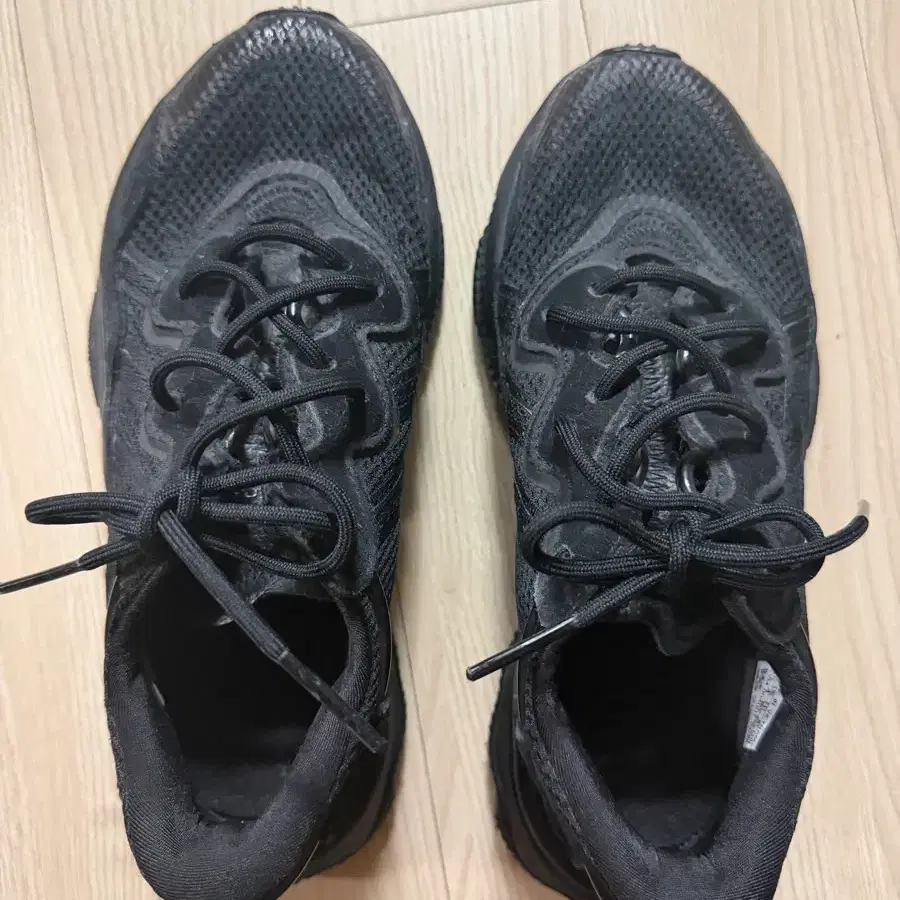 아디다스 오즈위고 코어블랙 225