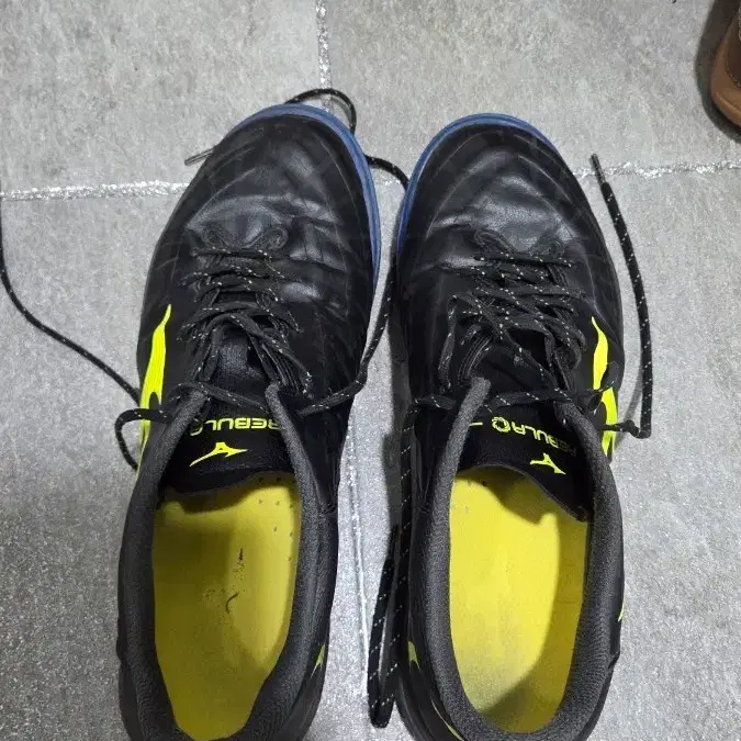 미즈노 풋살화 레뷸라 270