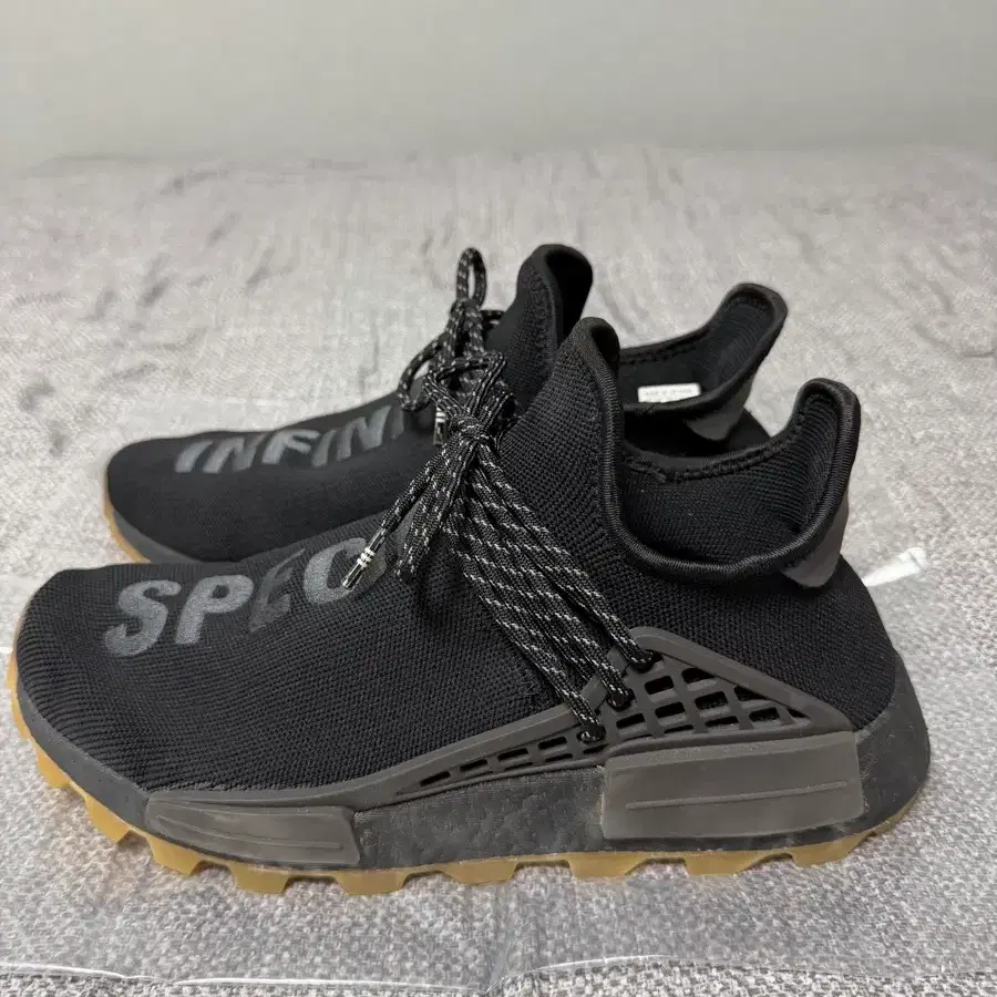 [275] 아디다스 x 퍼렐 윌리엄스 Hu NMD 트레일 PRD 블랙