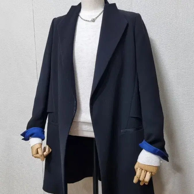 한섬 타임 블랙 배색 포인트 롱 자켓