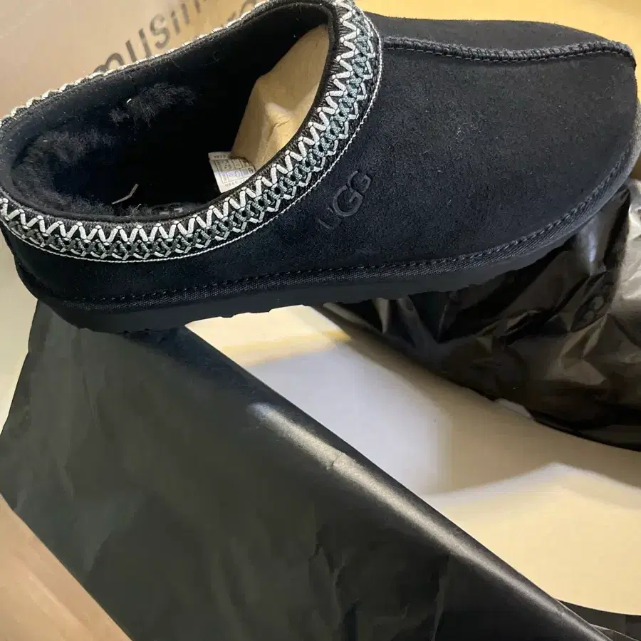 남자 UGG270. 타스만II 블랙