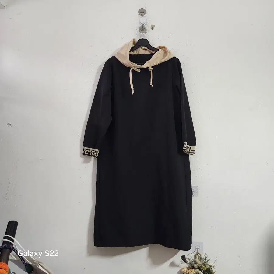 여성 후드 롱 원피스 블랙 베이지