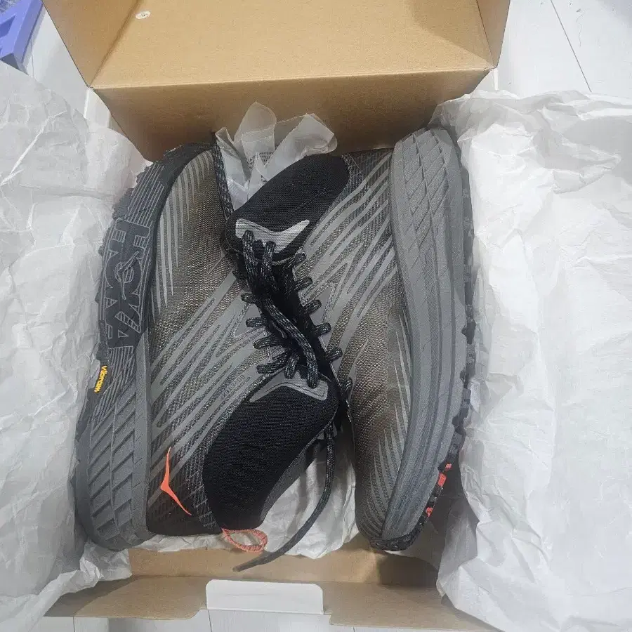 호카 Speedgoat mid 2 gtx 등산화 265