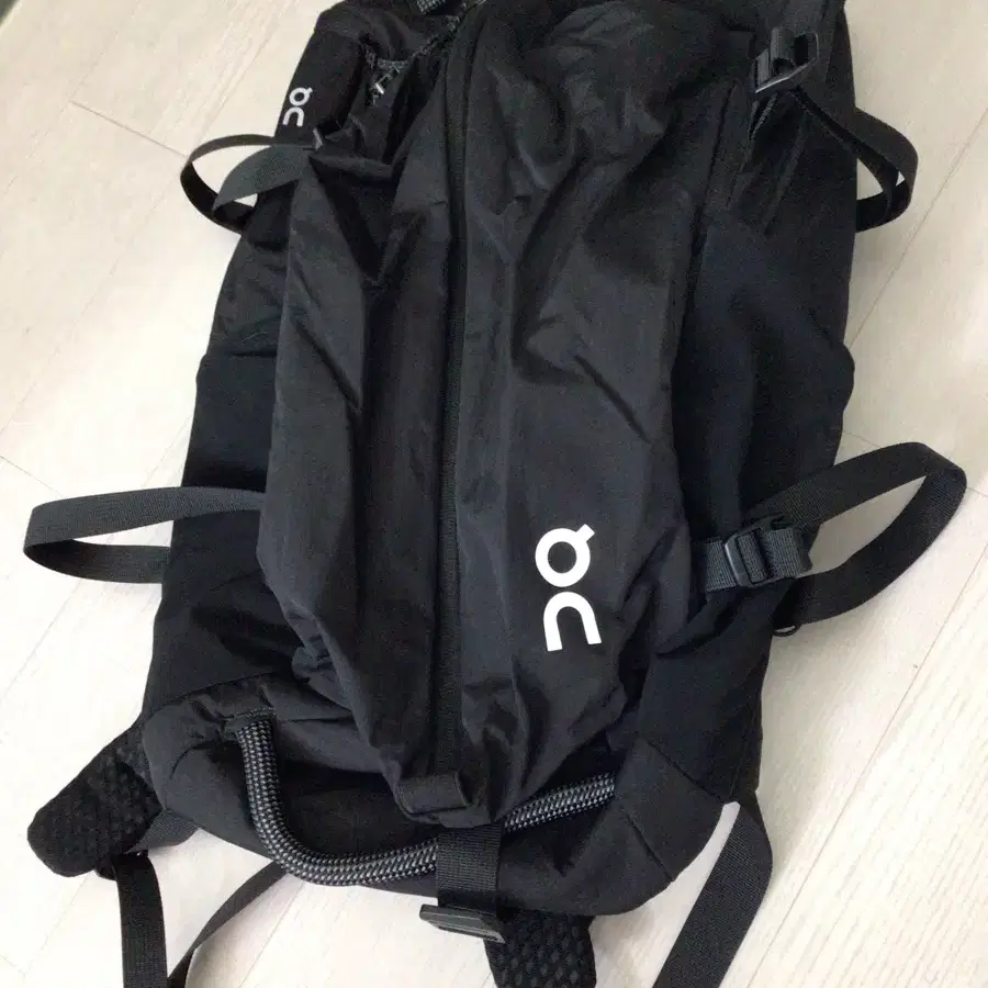 온러닝 30L 백팩 블랙