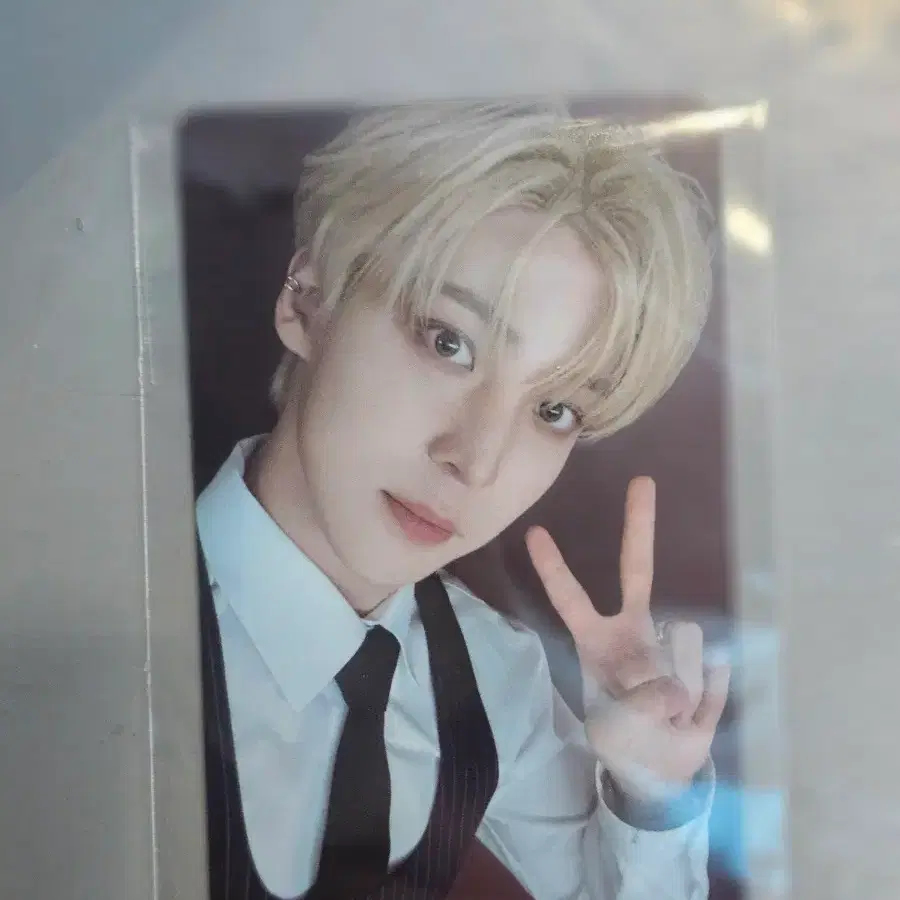 에이티즈 블루드리프트 8주년 전시회 윤호 구매 특전 포카