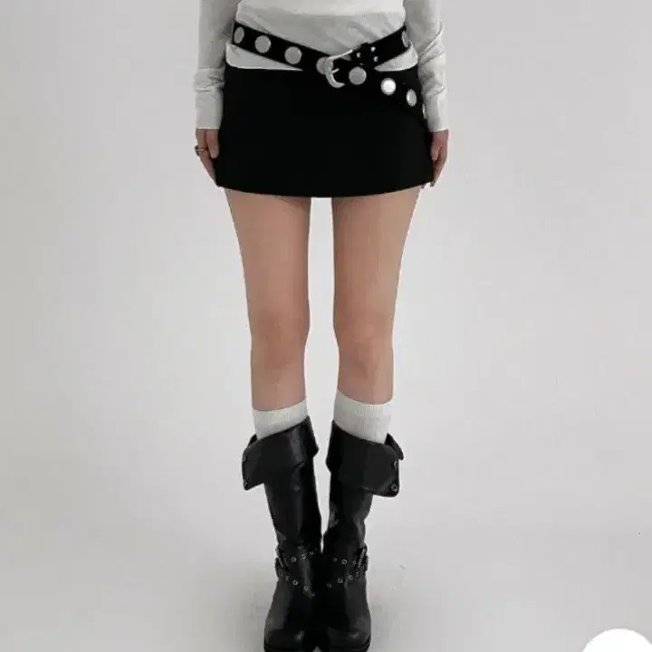 [급처,무배] 모어 로우라이즈 미니 스커트 블랙 M (스커트팬츠)