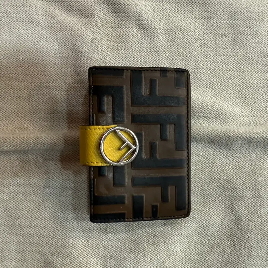 정품 펜디 주카 카드지갑 팝니다