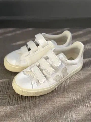 VEJA 스니커즈 벨크로 화이트
