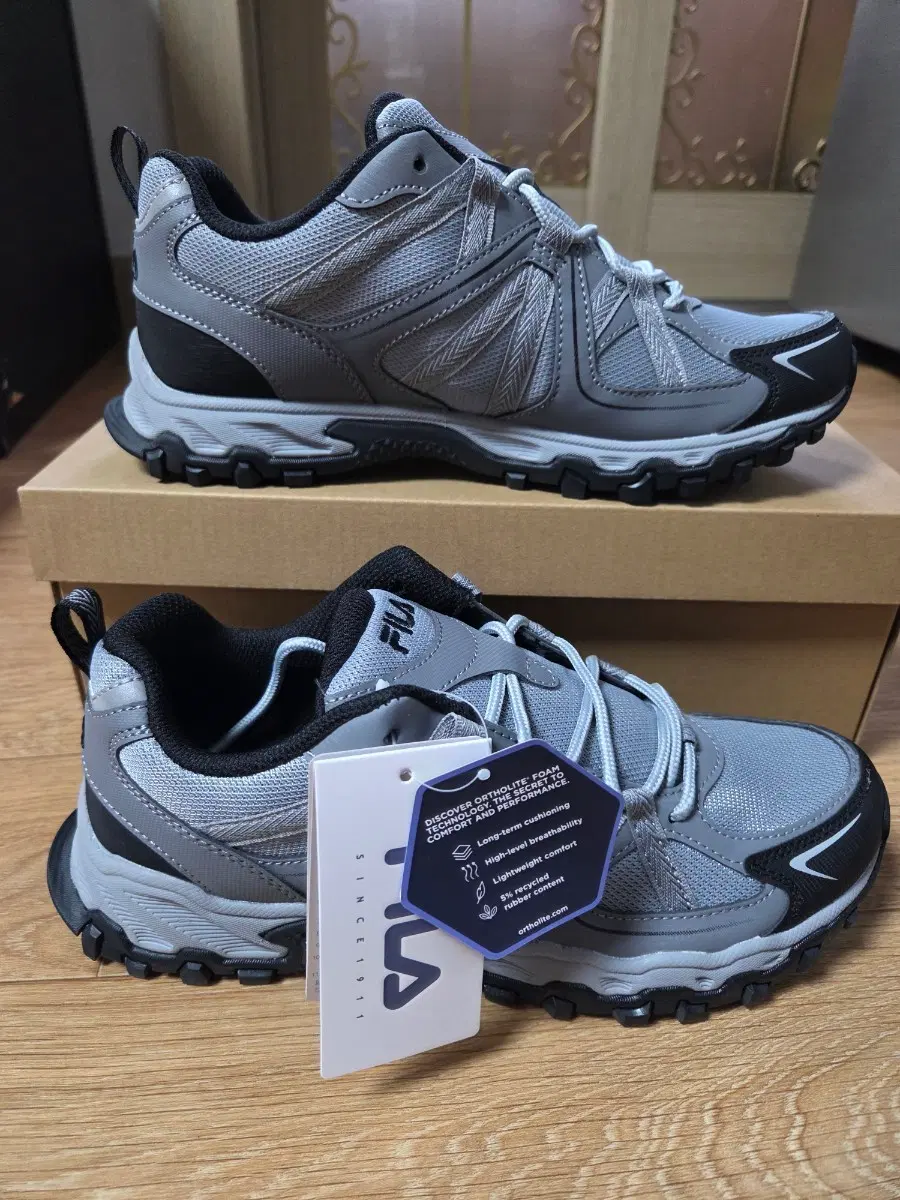New Product) Fila Tracking Shoes 250