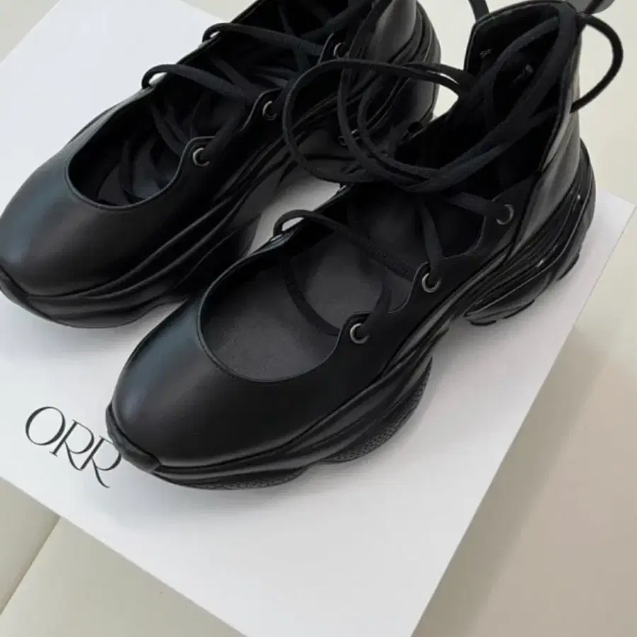 orr 레이스업 스니커즈 블랙 새상품