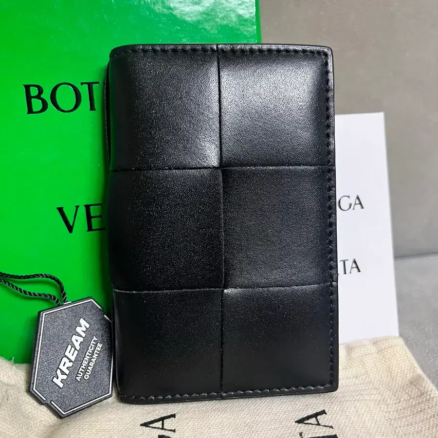 [새상품급] 보테가베네타 맥시 인트레치아토 오거나이저 카드지갑