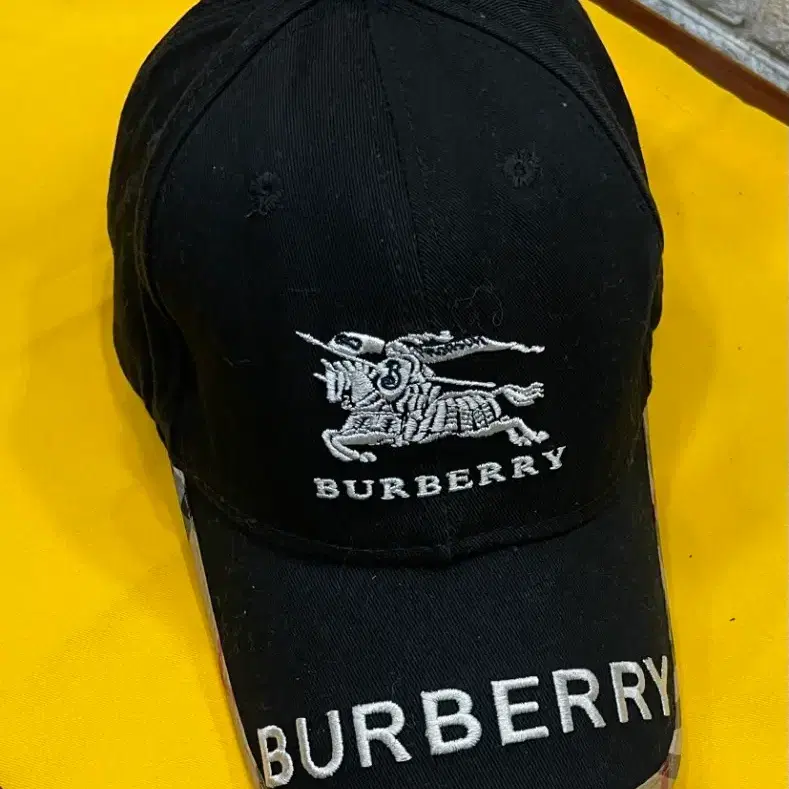 버버리 볼캡 블랙
