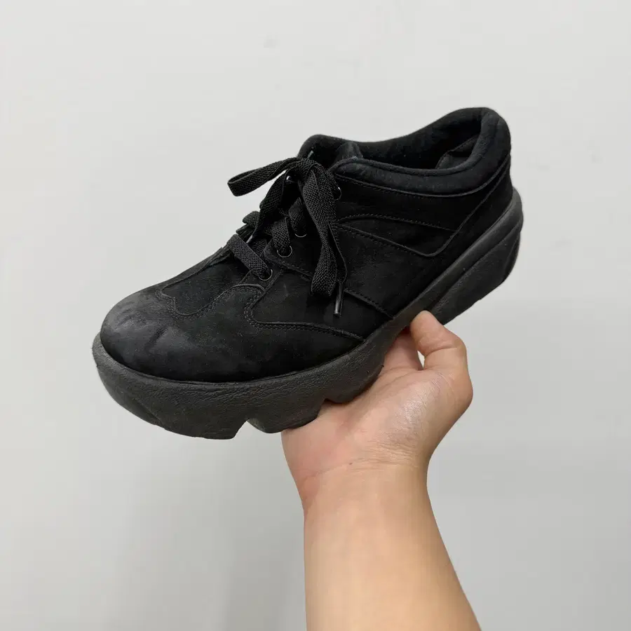 salutis by asics 청키 스웨이드 슈즈