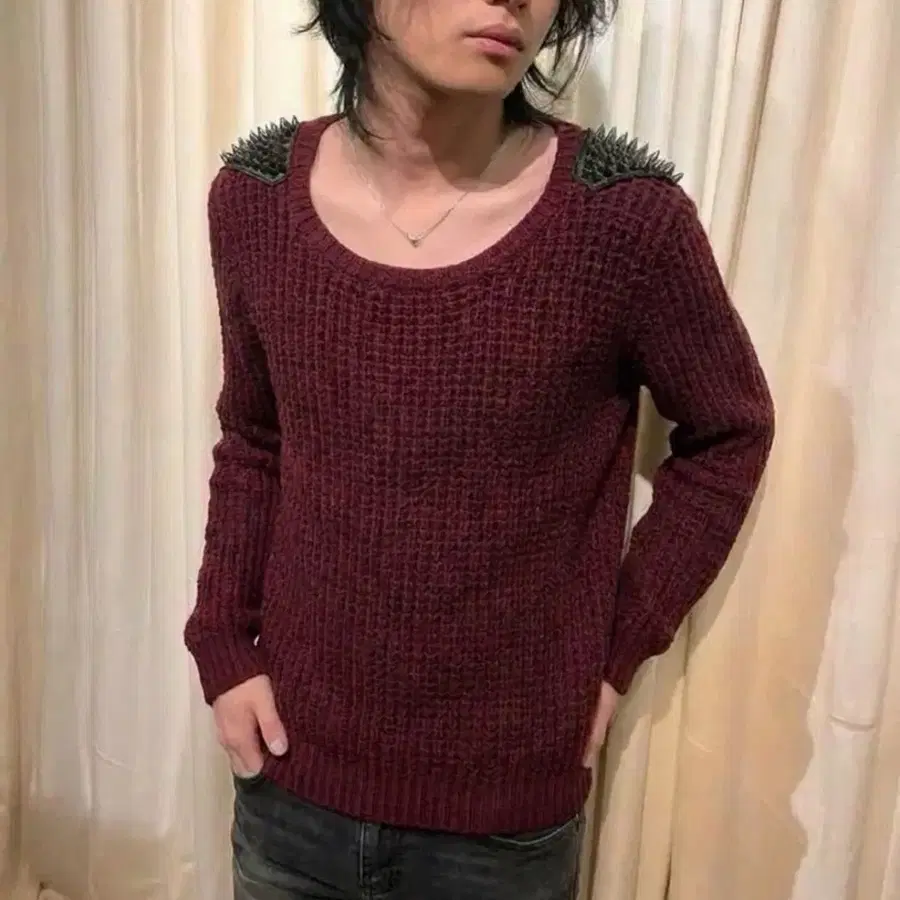 일본 빈티지 어깨견장 메탈스터드 장식 니트
